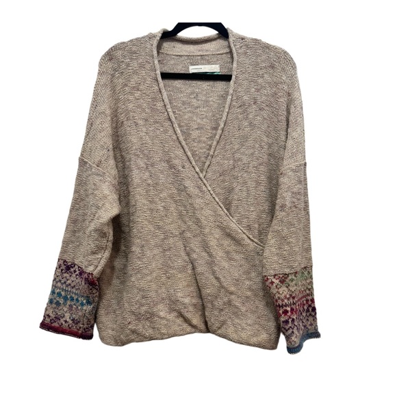 Anthropologie Sweaters - Pilcro Women's Beige Sweater with Multicolor Sleeves